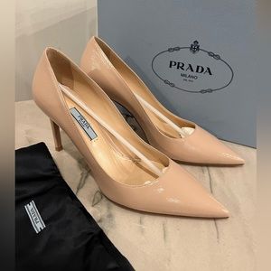 Prada pointed toe pump size 37.5 $1070